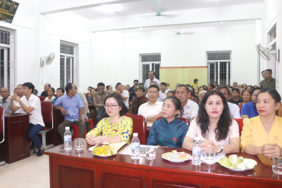 Phó trưởng đoàn Đại biểu Quốc hội Nghệ An tiếp xúc cử tri tại xã Nghi Đức (TP Vinh)