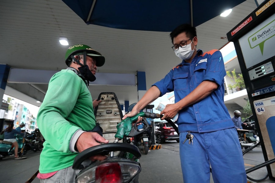 Giá xăng, dầu cùng giảm