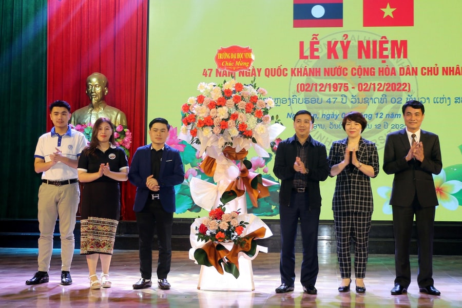 Trường Đại học Vinh Kỷ niệm 47 năm ngày Quốc khánh nước CHDCND Lào