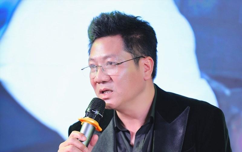 NSND Quốc Hưng khiến khán giả bất ngờ khi chuyển sang hát nhạc tình