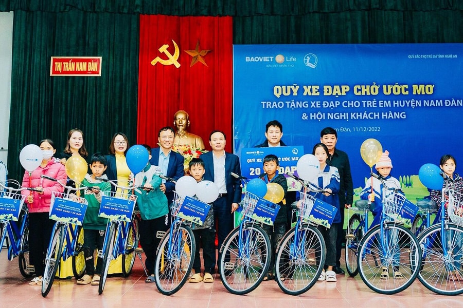 Bảo Việt Nhân thọ Nghệ An trao 20 suất học bổng cho học sinh nghèo hiếu học tại Nam Đàn 