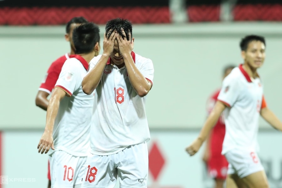 Toan tính của HLV Park Hang-seo trong trận hòa với Singapore?