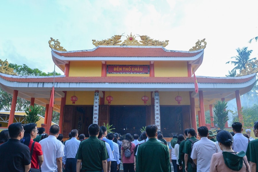 Ngôi đền đặc biệt trên đảo Thổ Chu