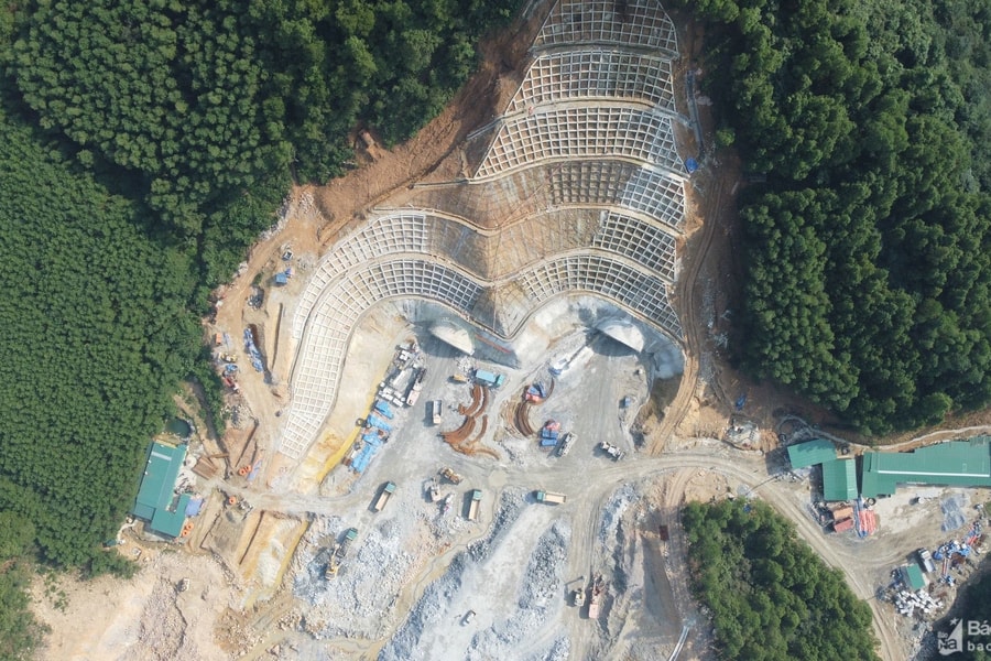 Xuyên ngày đêm thi công hầm Thần Vũ trên cao tốc Bắc Nam 