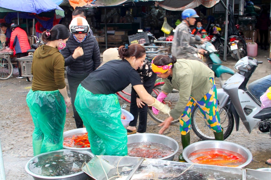 Sôi động thị trường ngày cúng ông Công, ông Táo