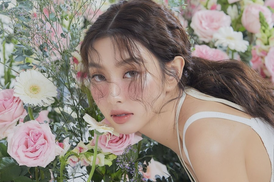 Thùy Tiên tung bộ ảnh ngọt ngào đầu năm, hé lộ theo đuổi diễn xuất 