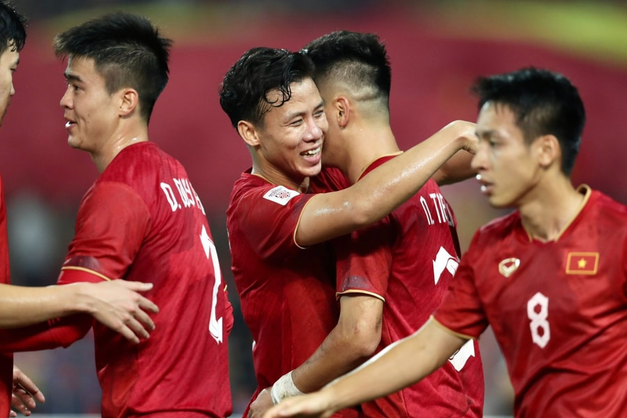 Quế Ngọc Hải chơi tiền vệ trung tâm, tại sao không?