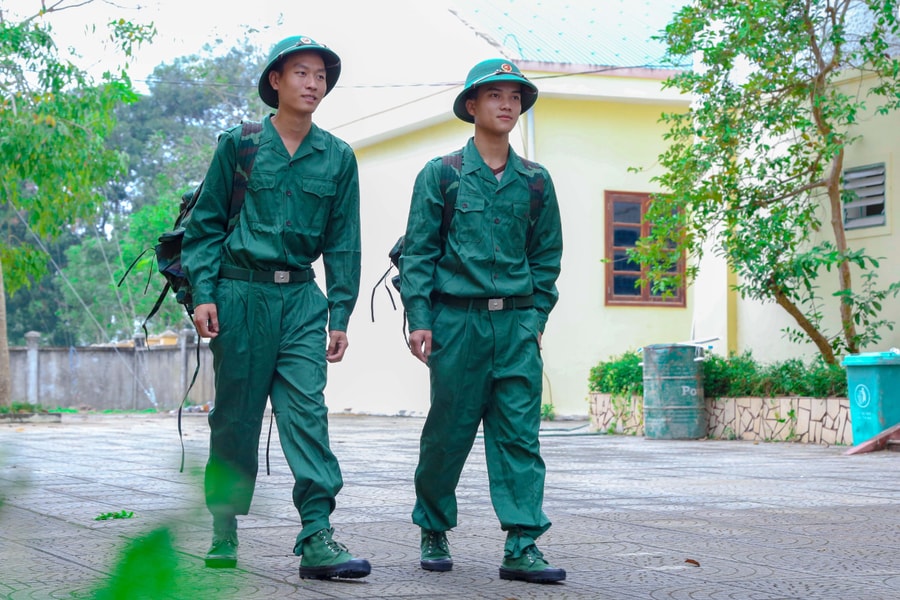 Niềm vui tình nguyện nhập ngũ của thanh niên Công giáo trước ngày lên đường