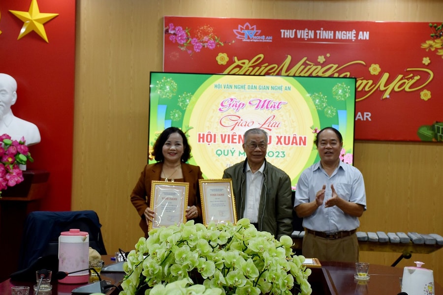 Hội Văn nghệ dân gian Nghệ An vinh danh hội viên có thành tích xuất sắc