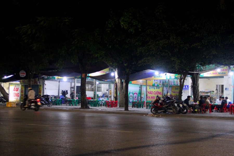 Công an tăng cường xử phạt nồng độ cồn, nhiều quán nhậu ở thành Vinh vắng hoe 