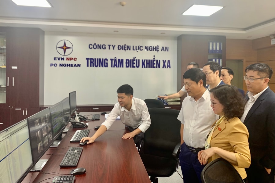 Đoàn ĐBQH tỉnh giám sát việc thực hiện chính sách pháp luật về phát triển năng lượng tại Công ty Điện lực Nghệ An