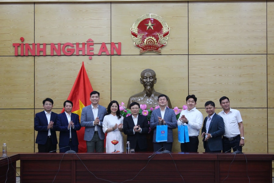 Tập đoàn bán lẻ Y- Mart Hàn Quốc mong muốn được hợp tác đầu tư tại Nghệ An