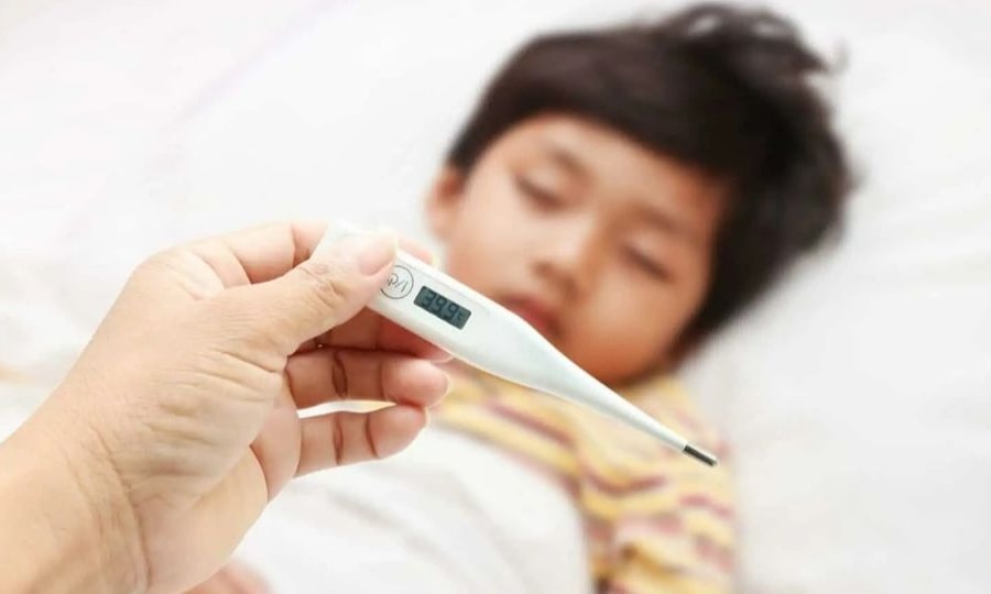 Làm gì khi trẻ sốt cao khó hạ?