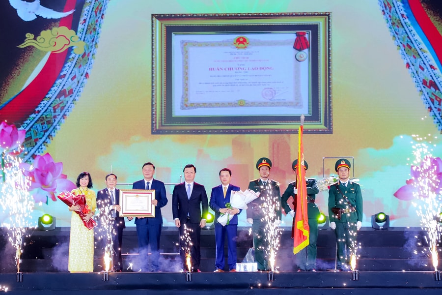 Huyện Tân Kỳ trọng thể kỷ niệm 60 năm thành lập và đón nhận Huân chương Lao động hạng Nhì