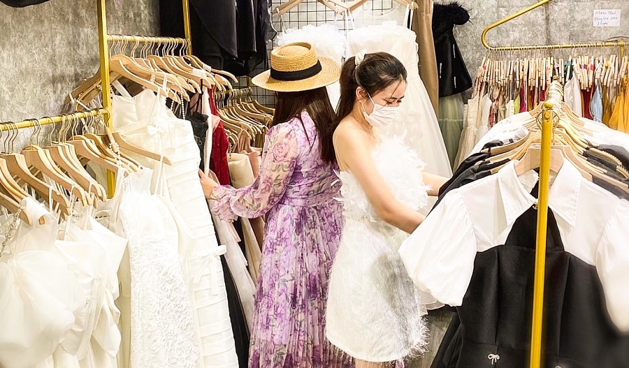 Dịch vụ cho thuê trang phục du lịch ‘hút khách’ dịp nghỉ lễ