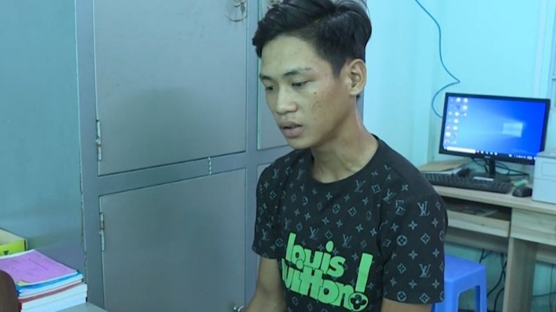 Dụ bé gái làm quen qua mạng 'ăn trái cấm'