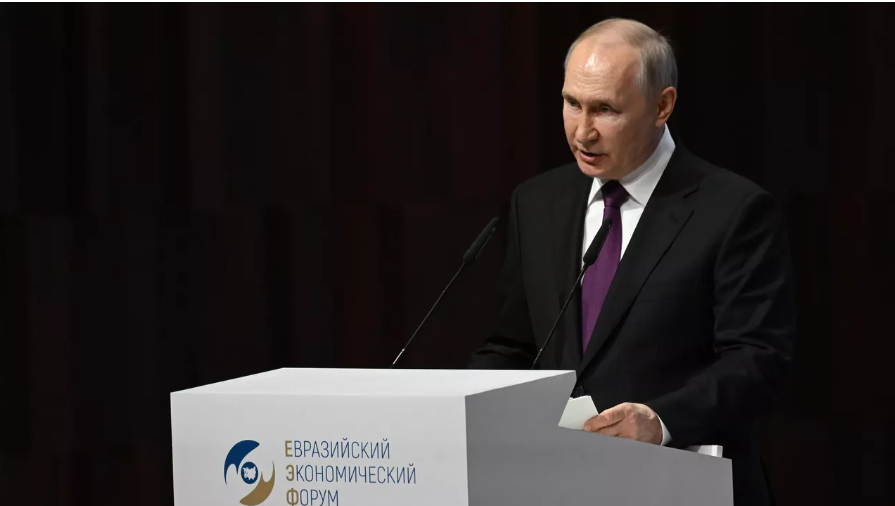 Tổng thống Putin tuyên bố những người ủng hộ thế giới đơn cực đang 'tự bắn vào chân mình'