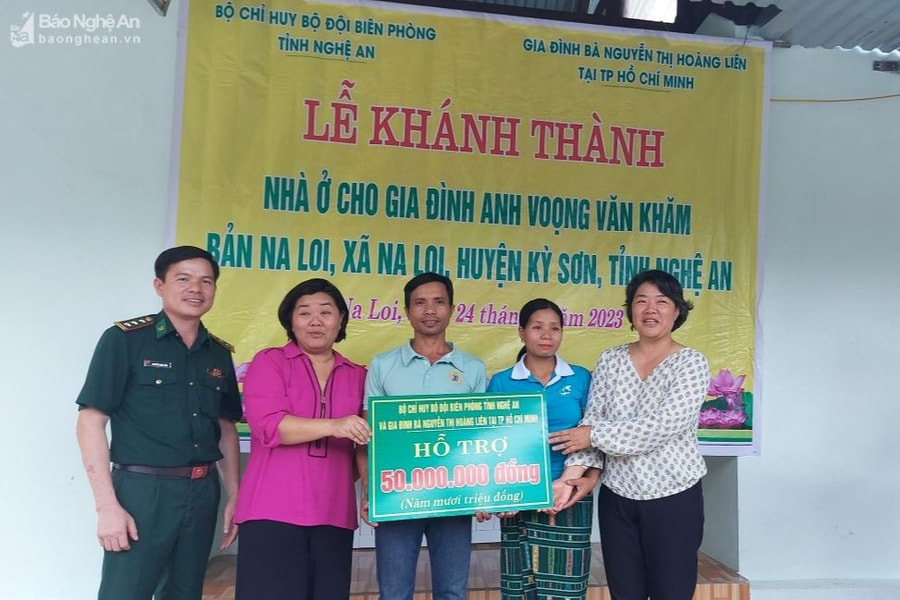Khánh thành và đưa vào sử dụng nhà ở cho học sinh, hộ nghèo khu vực biên giới