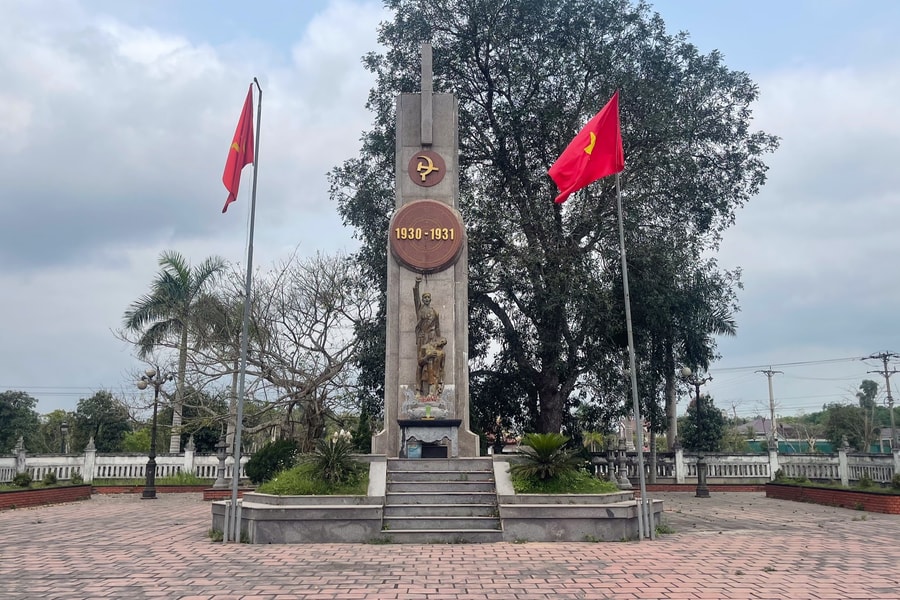 Câu chuyện buồn dưới chân thành Kẻ Dền