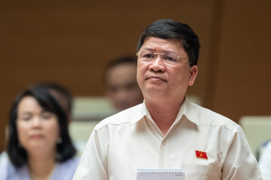  Có bao nhiêu công chức 'sáng cắp ô đi, tối cắp ô về' ?