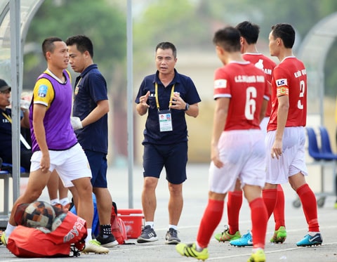 Phạm Minh Đức, ‘Mourinho Việt Nam’ nhận nhiệm vụ cứu SHB Đà Nẵng; HLV Hoàng Anh Tuấn làm điều bất ngờ với trung vệ cao 1m92 của U17 Việt Nam