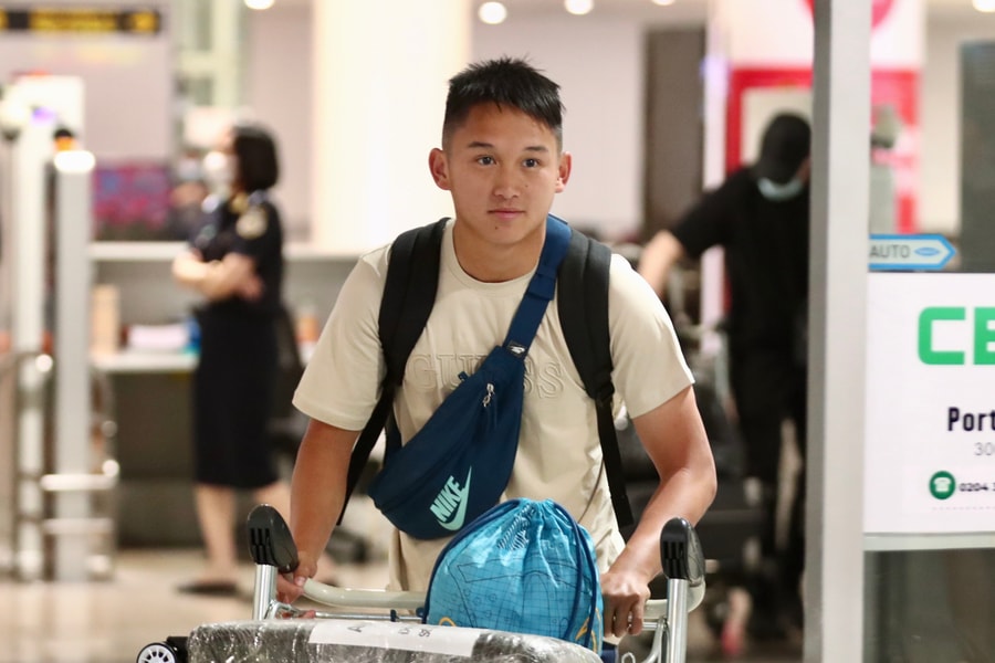 Nguyễn An Khánh - tiền vệ gốc Nghệ An từ CH Séc về đến Hà Nội, sẵn sàng khoác áo U23 Việt Nam