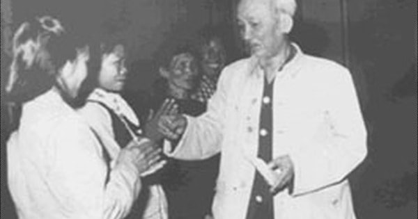 Nêu gương 'Người tốt, việc tốt' - tầm nhìn nhân văn, vĩ đại của Bác Hồ trong xây dựng, phát triển con người