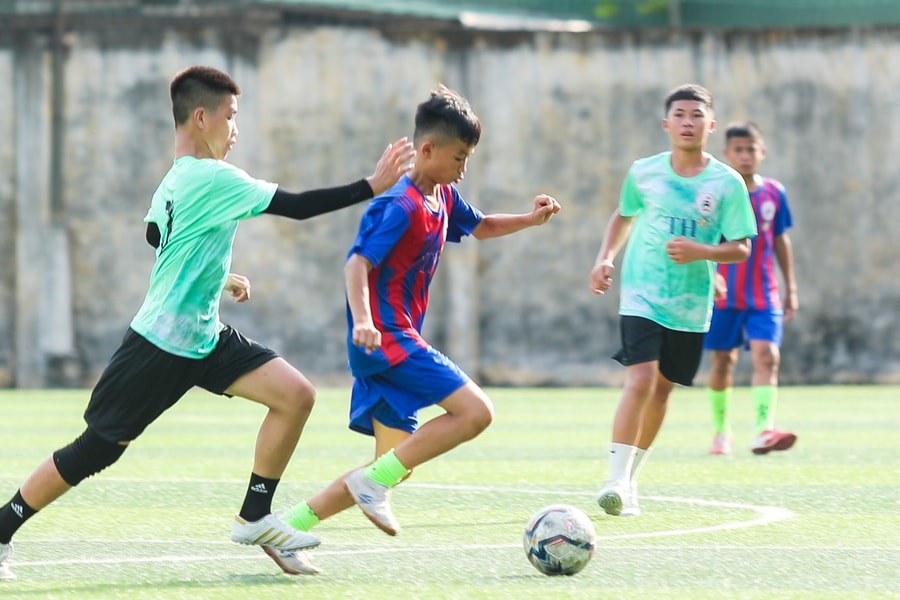 Chiến thắng Đội Thiếu niên Kỳ Sơn, Đội Thiếu niên Đô Lương vươn lên đứng đầu bảng A