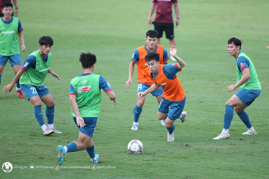 Hoàng Văn Toản - gương mặt trẻ thú vị của ĐT Việt Nam; Ronaldo nhận đặc quyền khó tin ở Al-Nassr