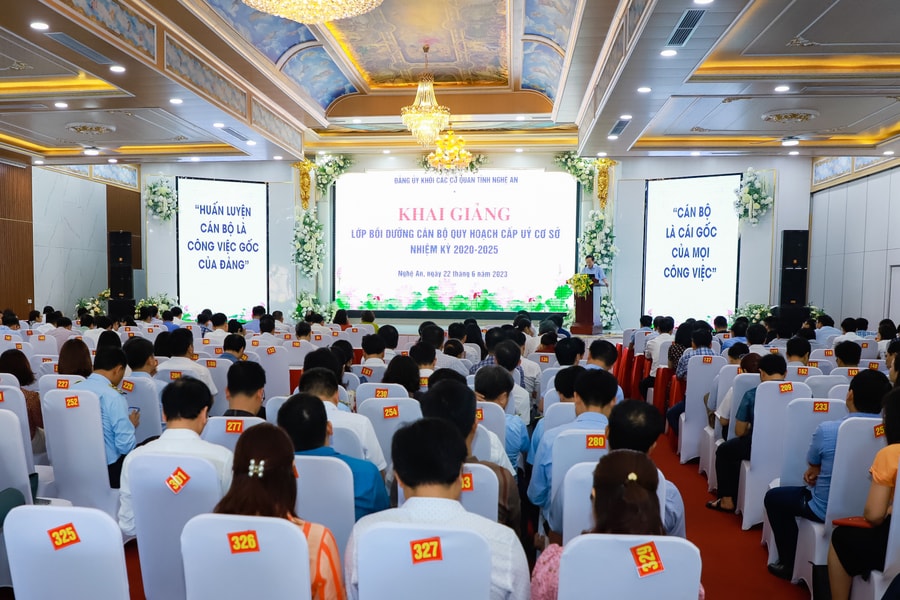 Đảng ủy Khối CCQ tỉnh Nghệ An bồi dưỡng công tác Đảng cho 500 cán bộ dự nguồn cấp ủy cơ sở