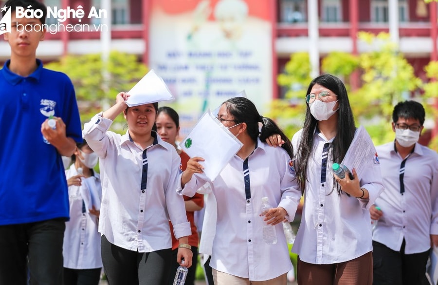 [Infographics] Lịch thi tốt nghiệp THPT và tuyển sinh đại học năm 2024