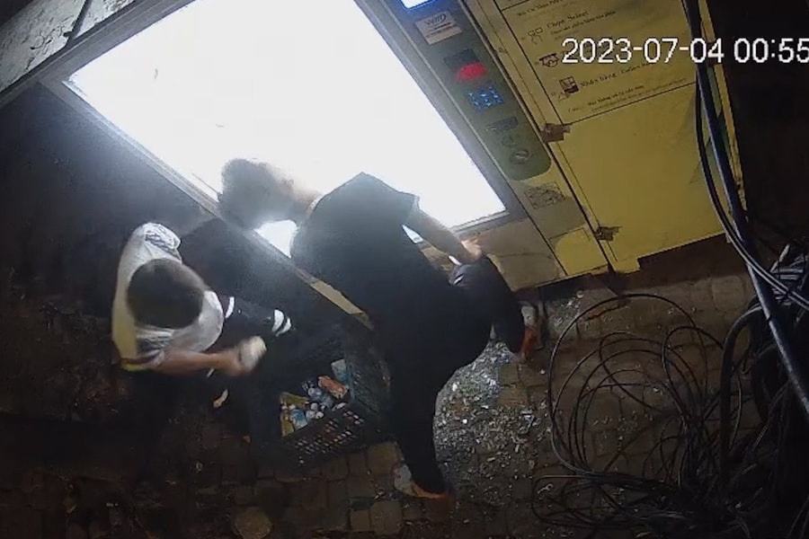 Xác minh nhóm thanh niên đập phá máy bán hàng tự động tại Thành phố Vinh 