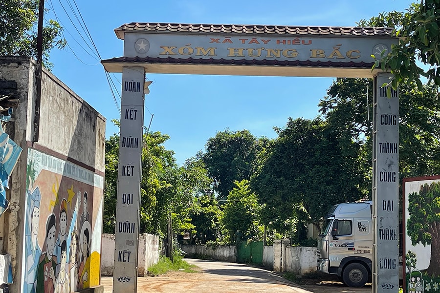 Người một đằng đất một nẻo