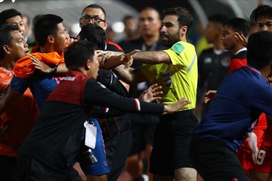 Liên đoàn Bóng đá châu Á phạt nặng vụ ẩu đả ở chung kết SEA Games 32