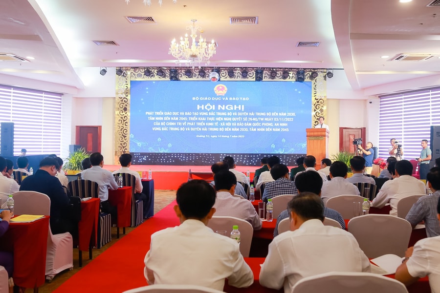 Chủ tịch UBND tỉnh Nghệ An nhấn mạnh 5 nhóm giải pháp phát triển giáo dục - đào tạo vùng Bắc Trung Bộ và duyên hải Trung Bộ