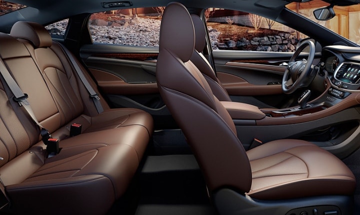 Lý do ghế giữa hàng sau trên ô tô thường lồi