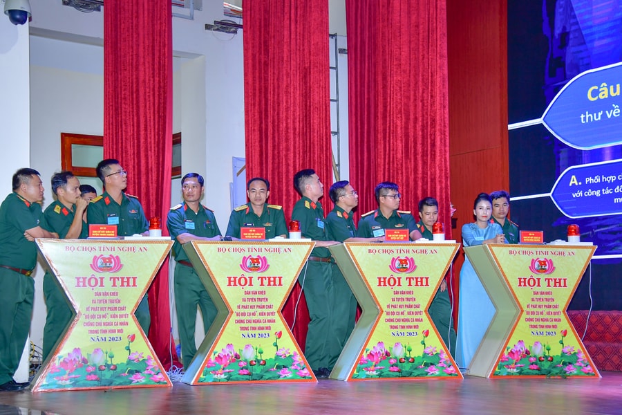  Chung kết Hội thi 'Dân vận khéo' và tuyên truyền về 'Phát huy phẩm chất Bộ đội Cụ Hồ' kiên quyết chống chủ nghĩa cá nhân trong tình hình mới 