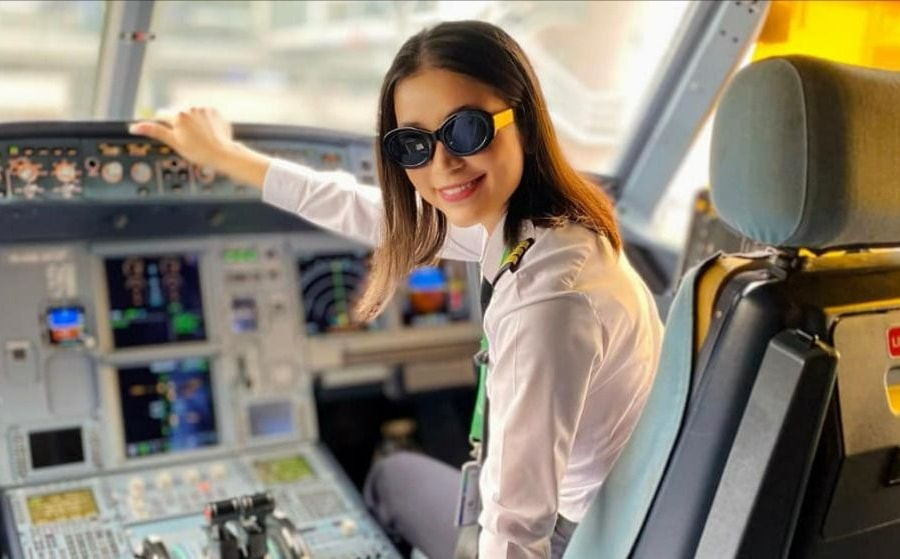 Nữ diễn viên bỏ showbiz Việt làm phi công tiết lộ mức lương 'khủng'