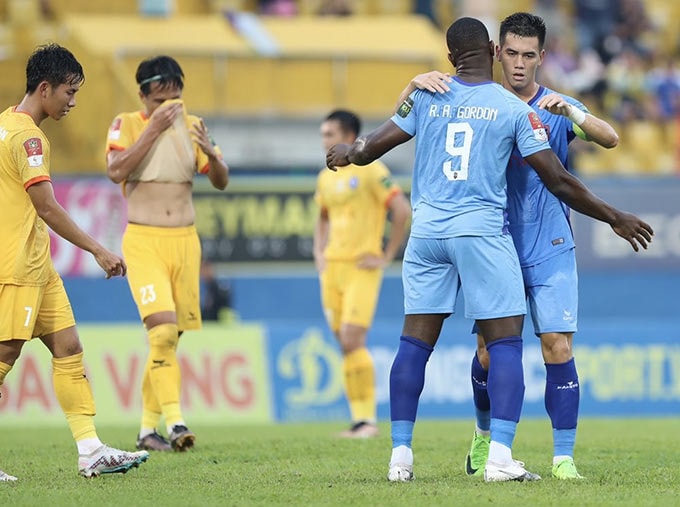 Sao trẻ Nghệ An giúp U23 Việt Nam thắng U21 Hà Nội; B.Bình Dương 99% trụ hạng V.League