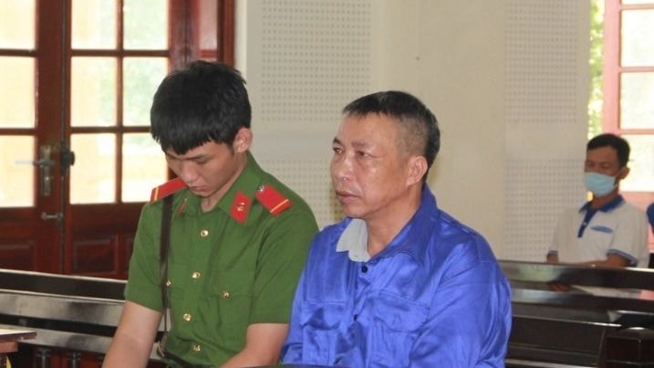 Cầm dao đâm chết hàng xóm vì tranh chấp đất rừng