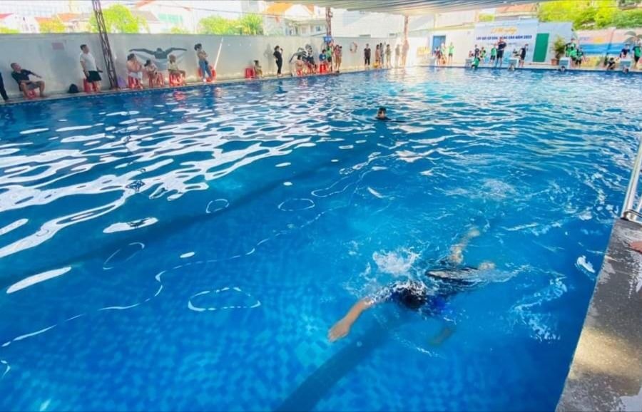 Nam sinh 13 tuổi đuối nước trong bể bơi trường học tại TP Vinh