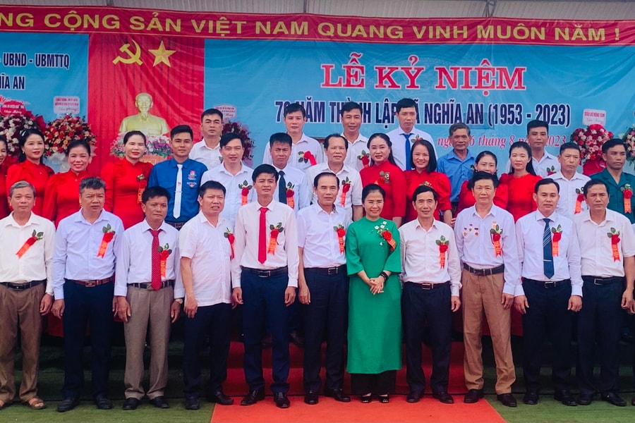 Đồng chí Võ Thị Minh Sinh dự Lễ kỷ niệm 70 năm thành lập xã Nghĩa An, huyện Nghĩa Đàn