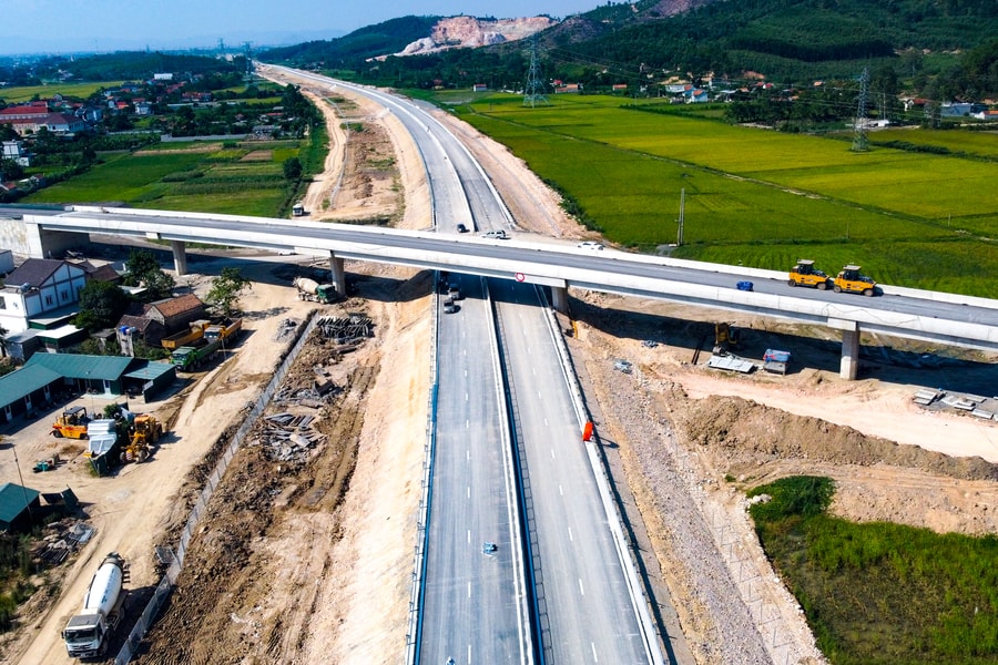 Điểm cầu cạn Diễn Đoài trên Quốc lộ 48 vượt đường bộ cao tốc Bắc - Nam sẽ thông xe vào tối nay (31/8)