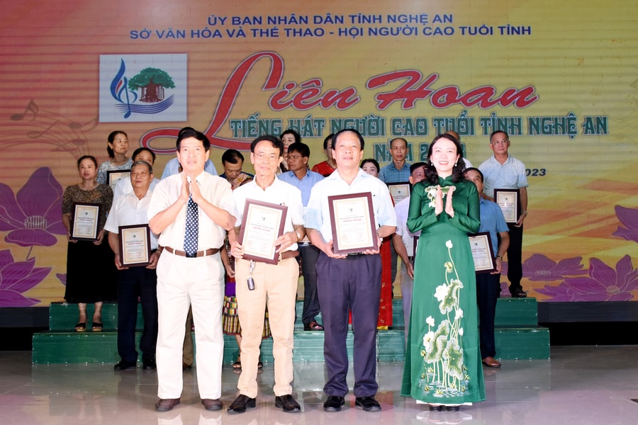 Bế mạc Liên hoan Tiếng hát Người cao tuổi tỉnh Nghệ An năm 2023