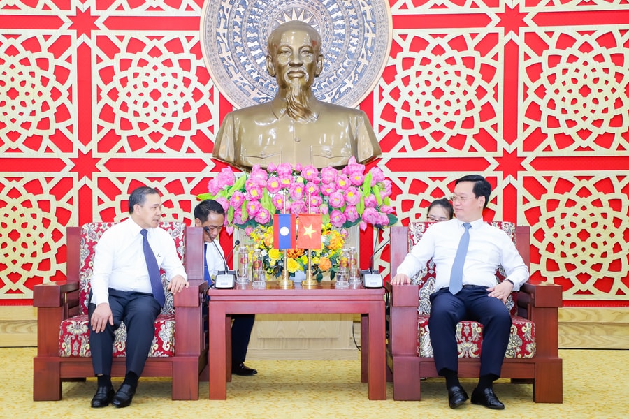 Chủ tịch UBND tỉnh Nguyễn Đức Trung tiếp Đại sứ Đặc mệnh toàn quyền nước CHDCND Lào tại Việt Nam