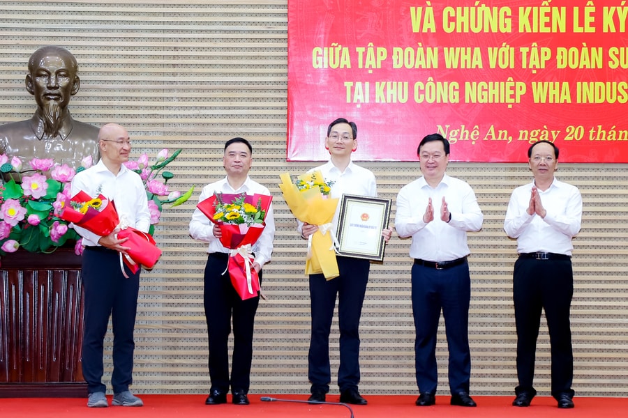 Nghệ An trao Giấy chứng nhận đăng ký đầu tư dự án 150 triệu USD cho Tập đoàn Sunny