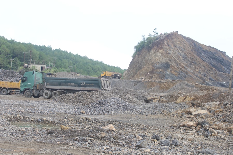 Chủ mỏ đá ở Nghệ An bị phạt 330 triệu vì lấn chiếm đất, khai thác ngoài phạm vi