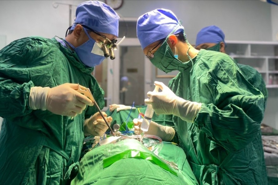 Lần đầu tiên triển khai thành công kỹ thuật thay đốt sống cổ nhân tạo hiện đại tại Nghệ An 