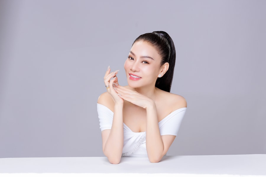 Nhan sắc tuổi U50 của ca sĩ Thu Minh