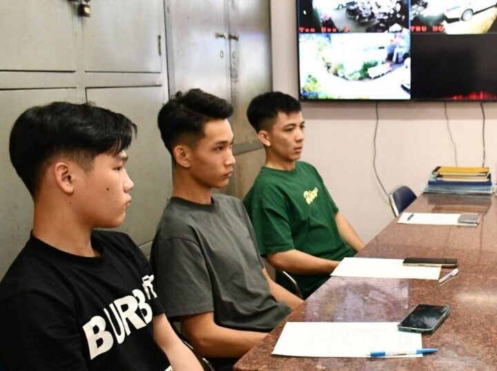 Bắt 3 thanh niên quay clip ‘bốc đầu' xe đăng lên mạng câu like